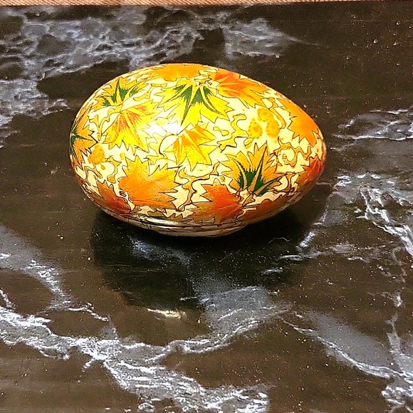 SALE! Vintage wooden handmade egg trinket box - Picture 1 of 4